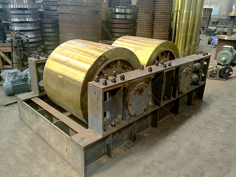 液壓對輥制砂機出現(xiàn)異常振動該如何排查？